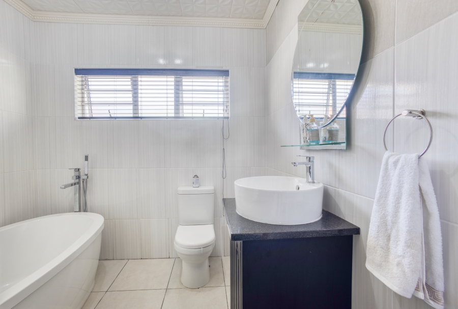 5 Bedroom Property for Sale in Gonubie Eastern Cape